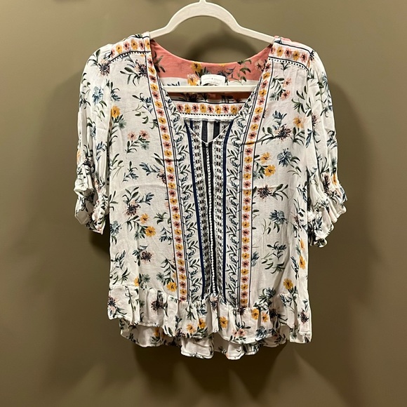 Size small Lucky Brand top. - Picture 1 of 3